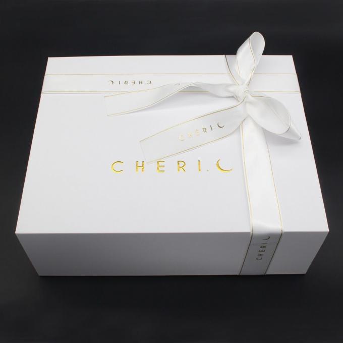 High Quality Hand Made Beautiful Custom Luxury Packaging White Cardboard Magnetic Closure Gift Perfume Cosmetic Box for Bridesmaid Mother′s Day Valentine′s Day