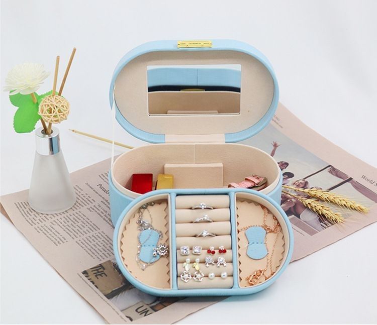Impression personnalisée de logo petit carré PU couture boîte à bijoux de luxe emballage boîte cadeau design carré échantillons gratuits disponibles