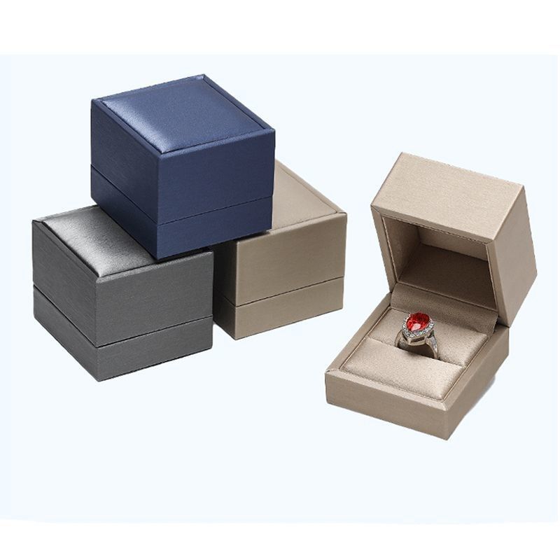 Boîtes d'affichage de cadeaux en cuir PU en carton d'ivoire Eco-friendly pour les anneaux bijoux montre portefeuille