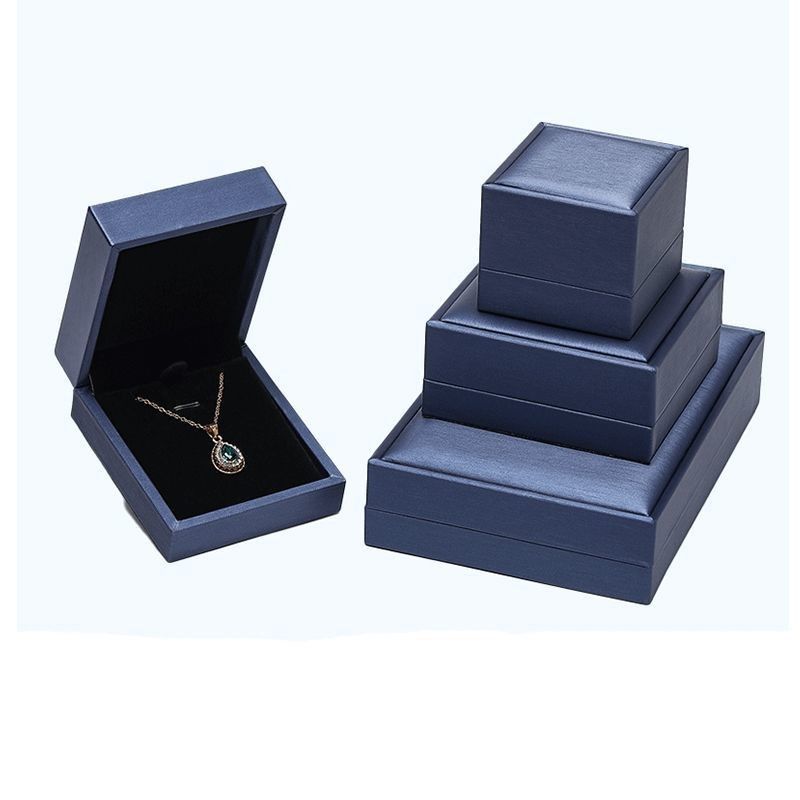 Boîtes d'affichage de cadeaux en cuir PU en carton d'ivoire Eco-friendly pour les anneaux bijoux montre portefeuille
