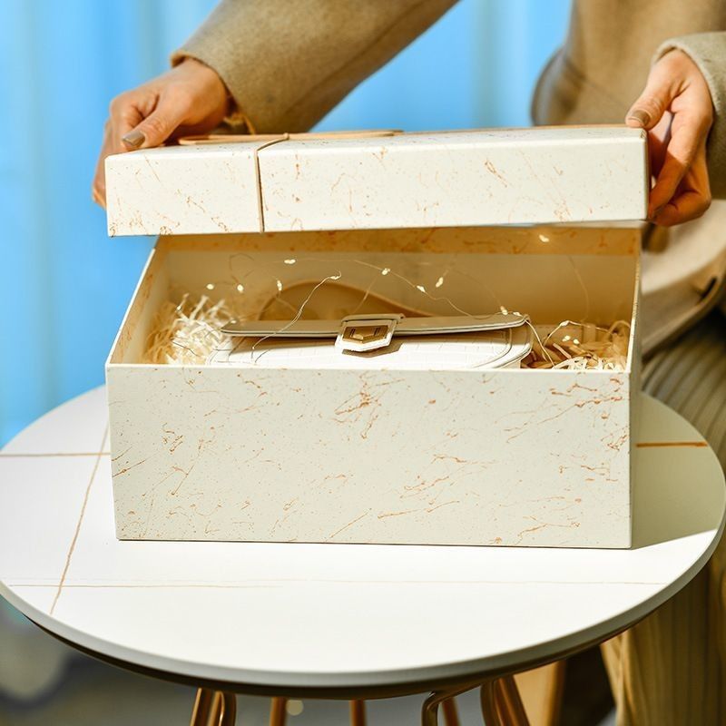Impression à deux côtés en carton rigide en papier d'emballage Carton pour vêtements et chaussures de luxe