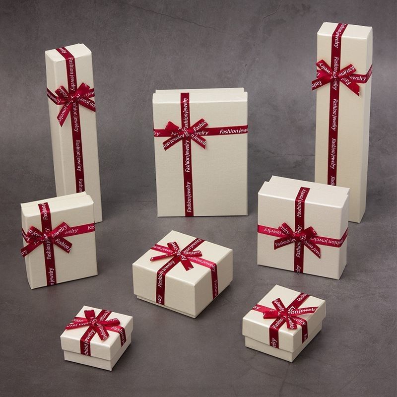 Boîte à bijoux en carton personnalisé avec insert en mousse et papier 100% recyclé