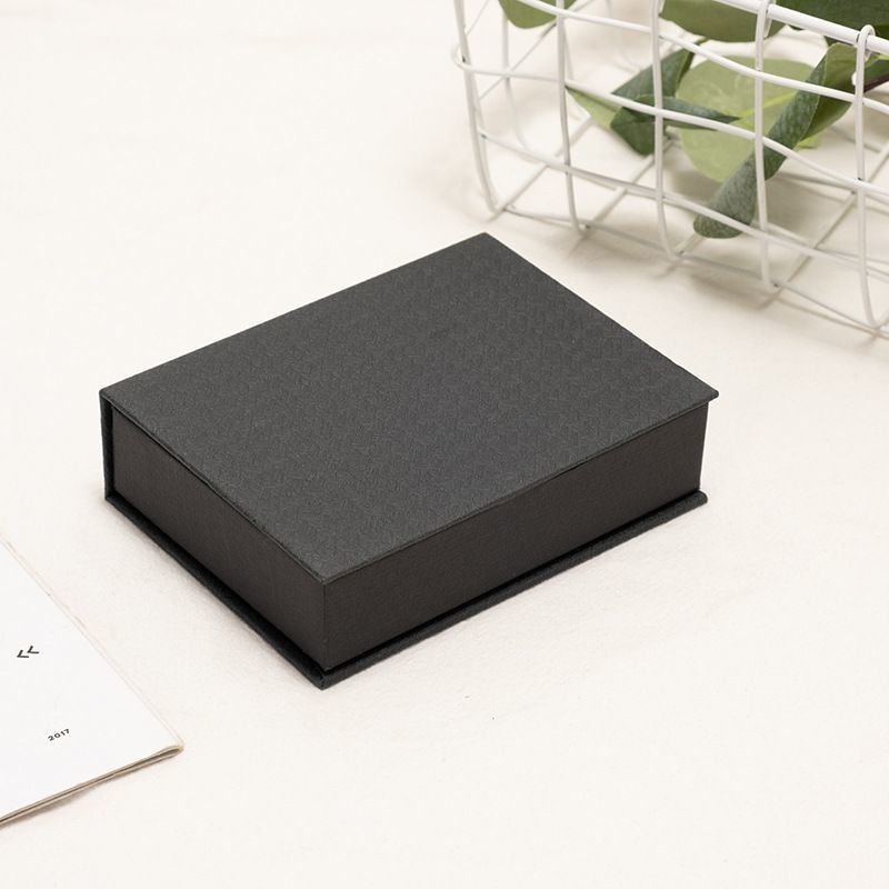 Boîte d'emballage magnétique à couleur solide en carton rigide pliable lamellé mat