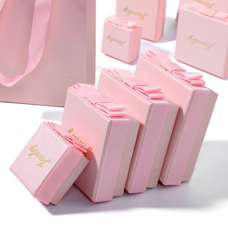 Boîte cadeau de bijoux de couleur rose Eco Friendly Stamping à chaud Boîte d'emballage en papier de luxe