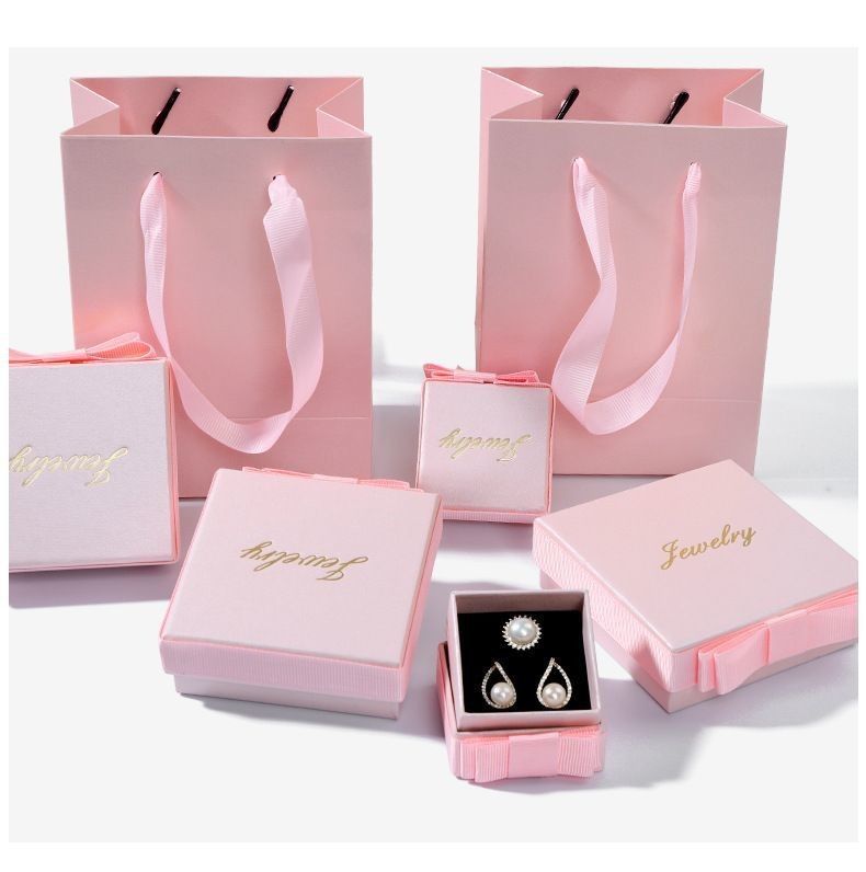 Boîte cadeau de bijoux de couleur rose Eco Friendly Stamping à chaud Boîte d'emballage en papier de luxe