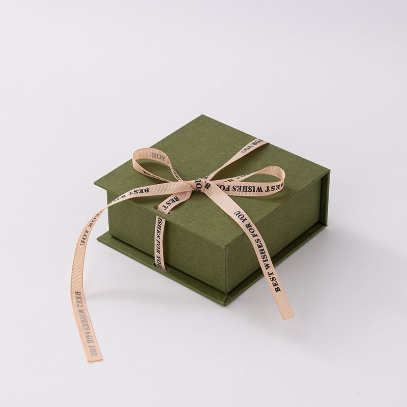 Boîtes d'emballage en carton de type livre Boîtes d'emballage en carton de luxe Boîte cadeau en carton avec fermeture au ruban